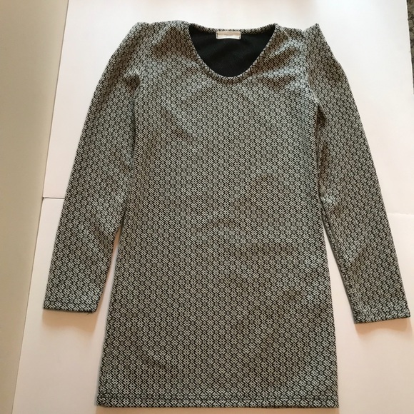 Popcorn. Black and white tunic top. - Picture 1 of 5